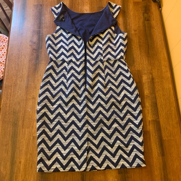 The Limited dress Size 10 Navy Blue & White Chevron pattern Sleeveless Classic - Picture 4 of 7